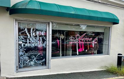 🛍️ Reading Food Pantry Fundraiser Today at Aine’s Boutique