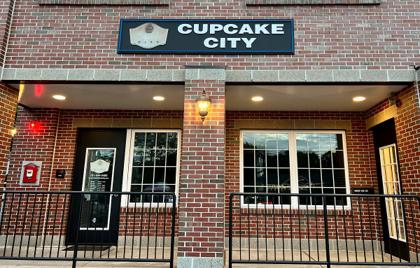 🐰 The Easter Bunny is at Cupcake City Today 12-2