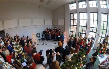 🎼 RMHS Select Choir Christmas Caroling Video