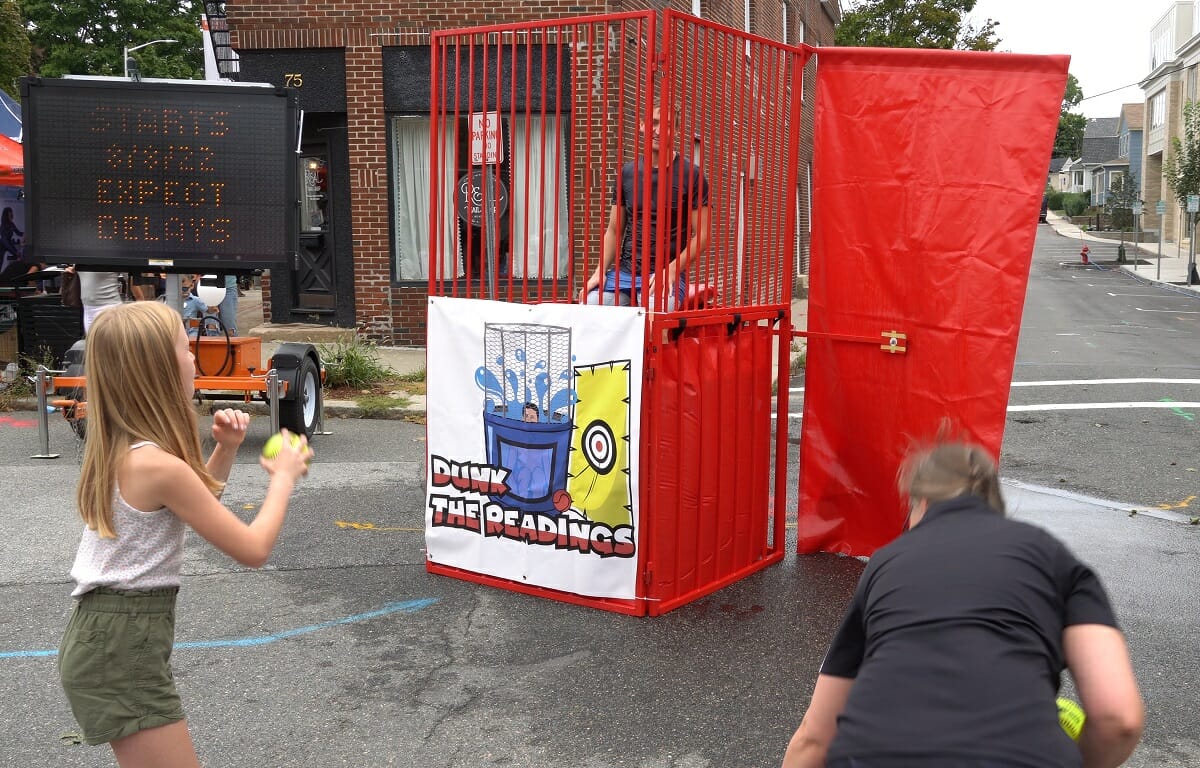 🤽🏻 Dunk the Readings Dunk Tank Video